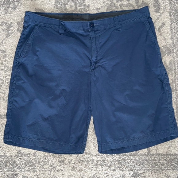 Columbia Modern Classic Fit Navy Blue Shorts size 38 - Picture 1 of 3